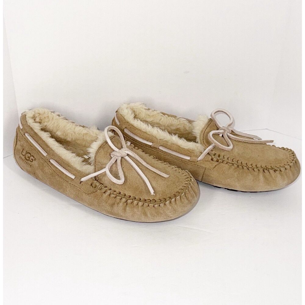 Ugg Slipper Women 6 Dakota Moccasin Beige Suede Sheepskin Fur Cozy Comfy Slip On - Picture 2 of 14